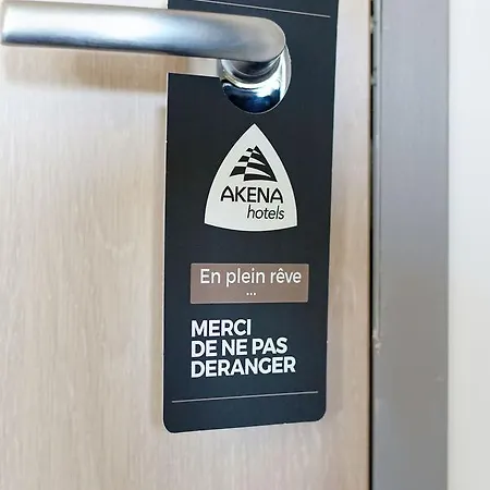 Akena Besancon
